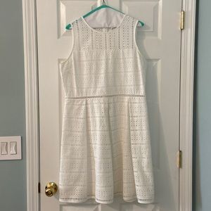 Vineyard Vines sleeveless, white eyelet dress